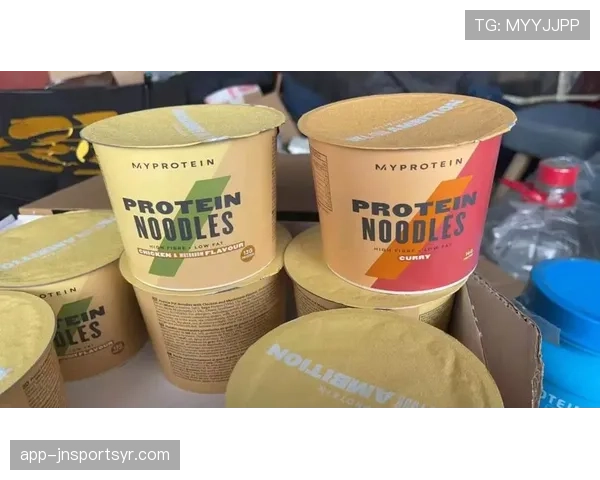 库里家冰箱里塞满蛋白粉，连饮料都是按毫升算的