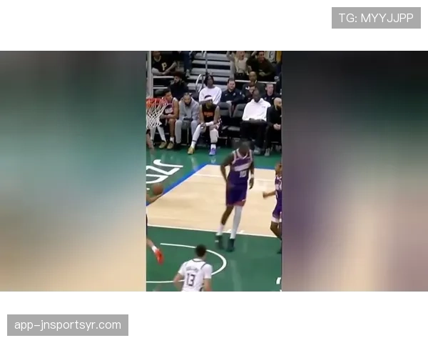 库兹马面对换防无球跑位拉开空间，比上季外线更高效