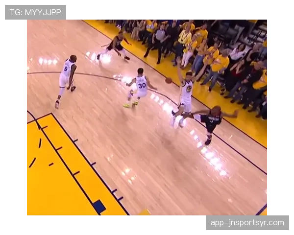 裁判如何正确识别球场上的犯规行为规则解析