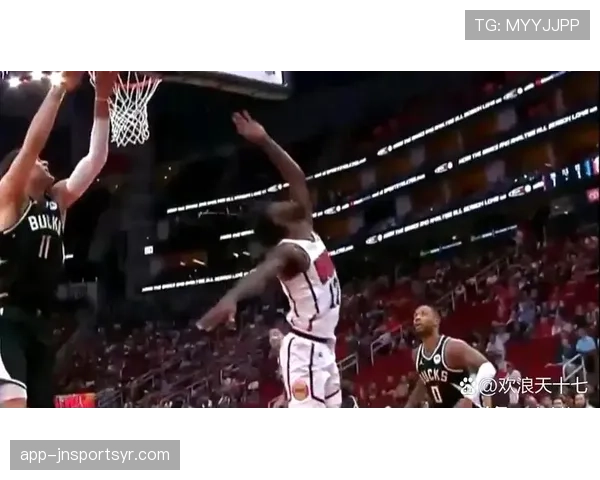 扬尼斯挡拆高效拉开空间，提升雄鹿核心得分能力