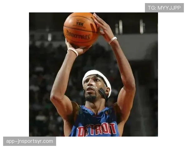 汉密尔顿无球移动拉开空间 提升精准投篮效率明显