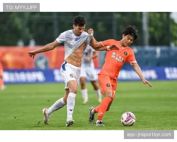 压制锋线本赛季，特里抢断稳住后防，胜过年轻中卫